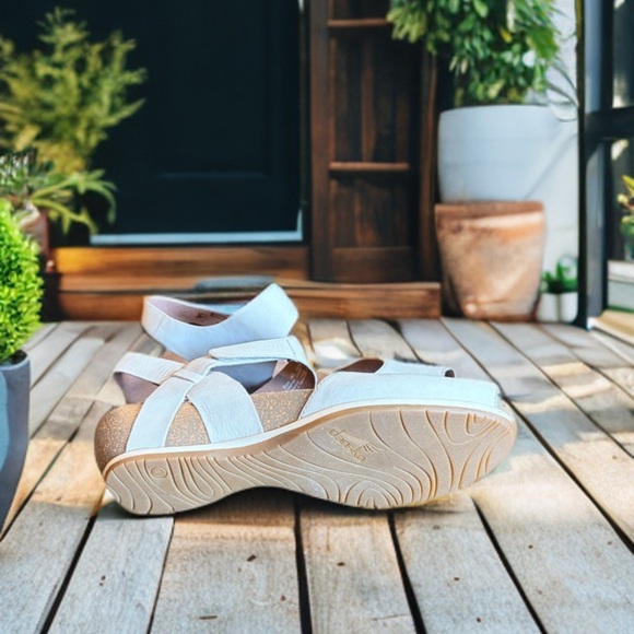 Dansko Cream Leather Vera Wedge Sandals Size 40. - Picture 5 of 11